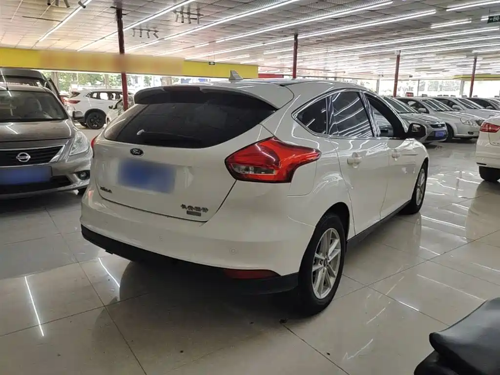 Фото 7 - Ford Focus