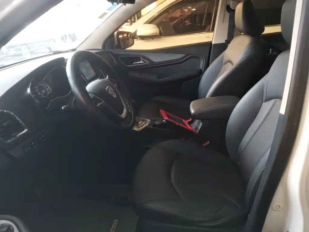 Baojun 560 2017 2016 1.8L iAMT Luxury