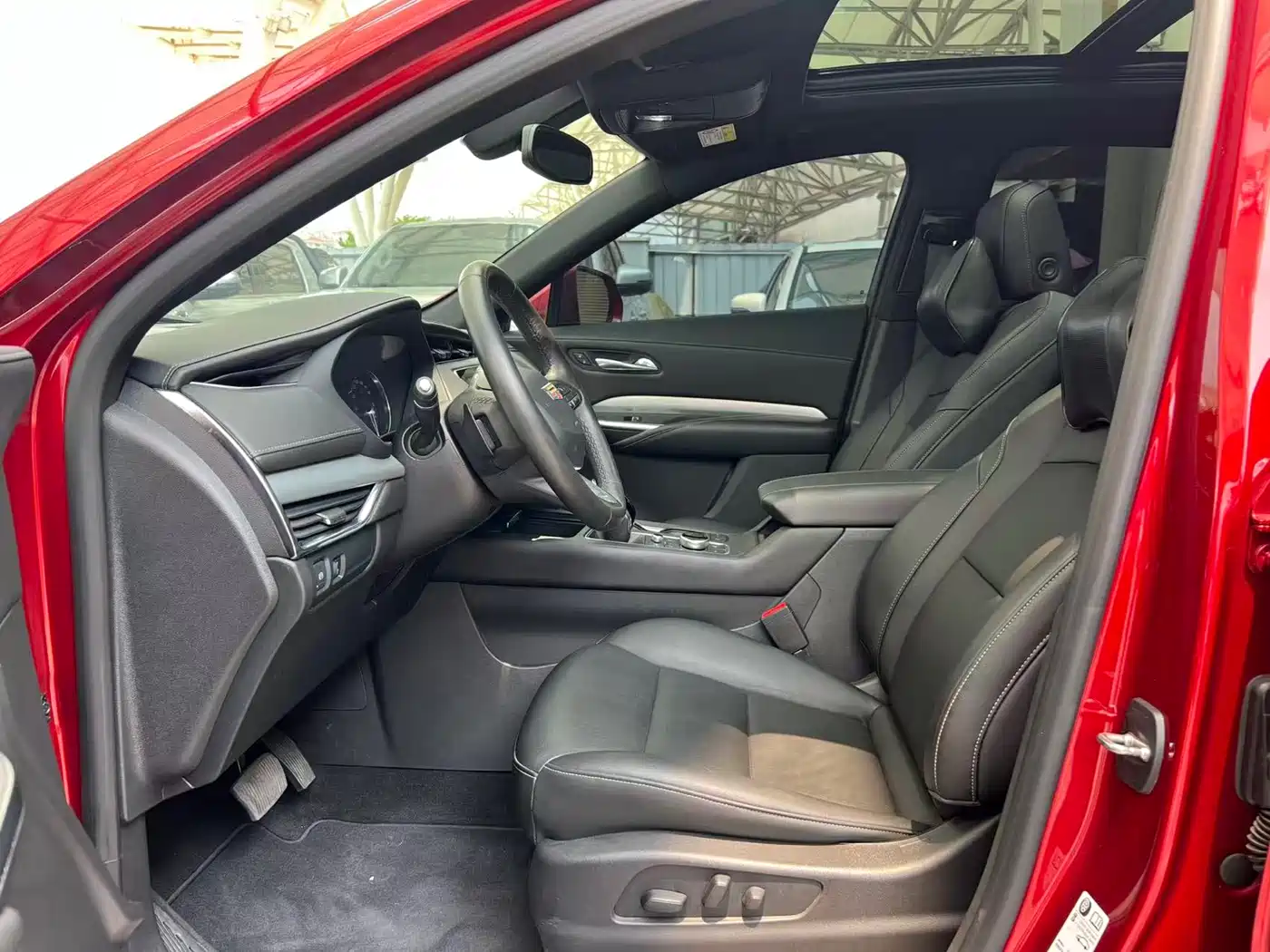 Cadillac XT4 2022 28T FWD Luxury фото 3