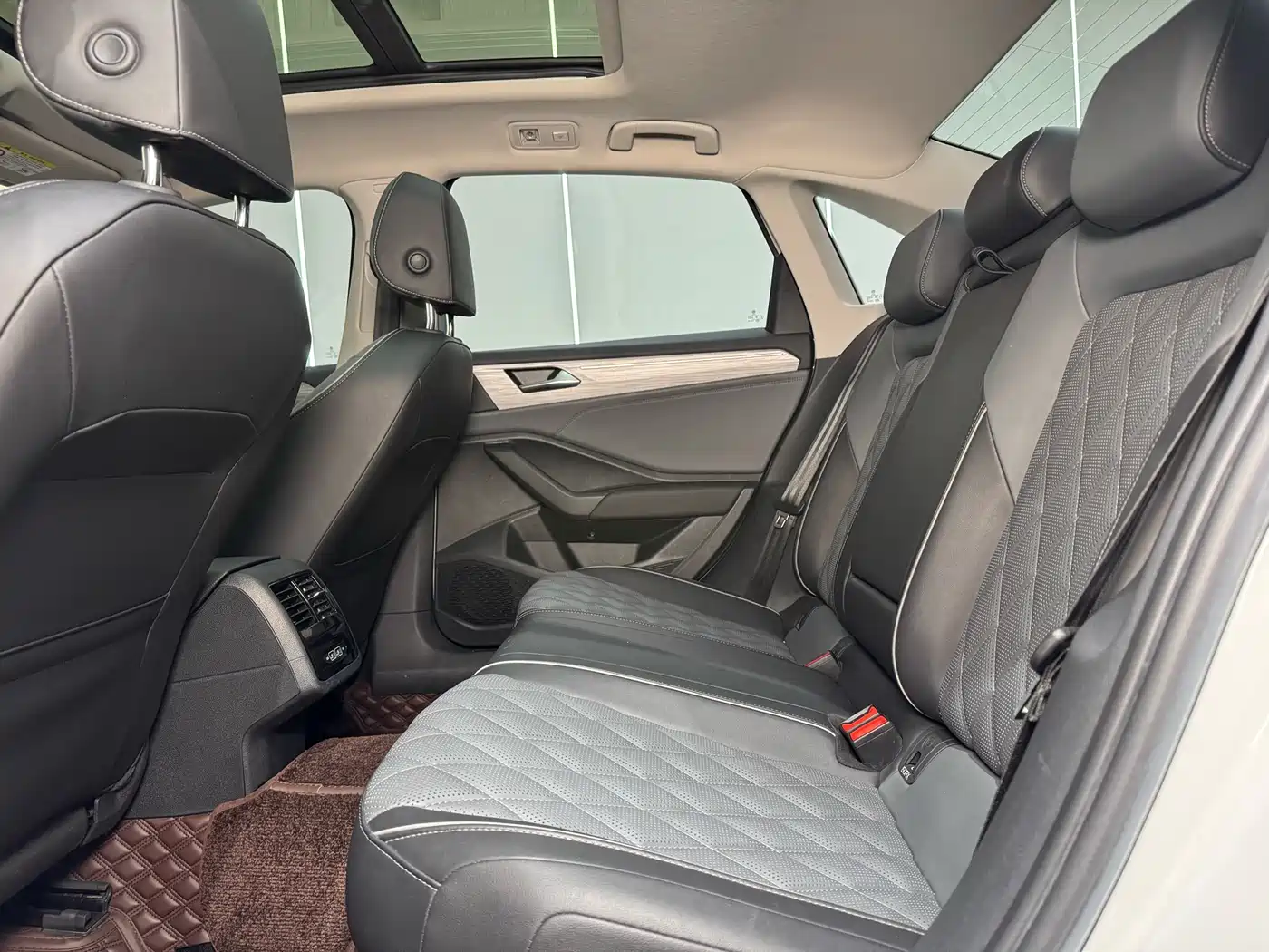 Volkswagen Sagitar 2023 280TSI DSG Surpass Plus Edition фото 18