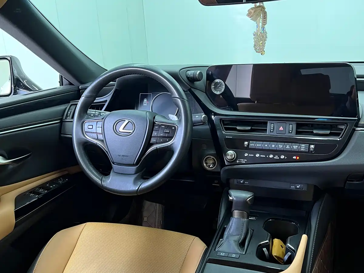 Lexus ES 2023 260 Excellence фото 6