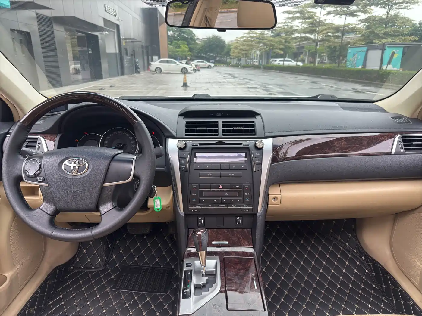 Toyota Camry 2015 2.0G Leading Edition фото 13
