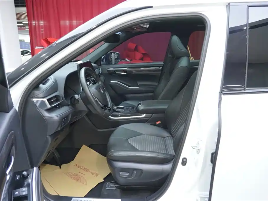 Toyota Crown Kluger 2022 2.5L HEV 4WD Premium Edition фото 18