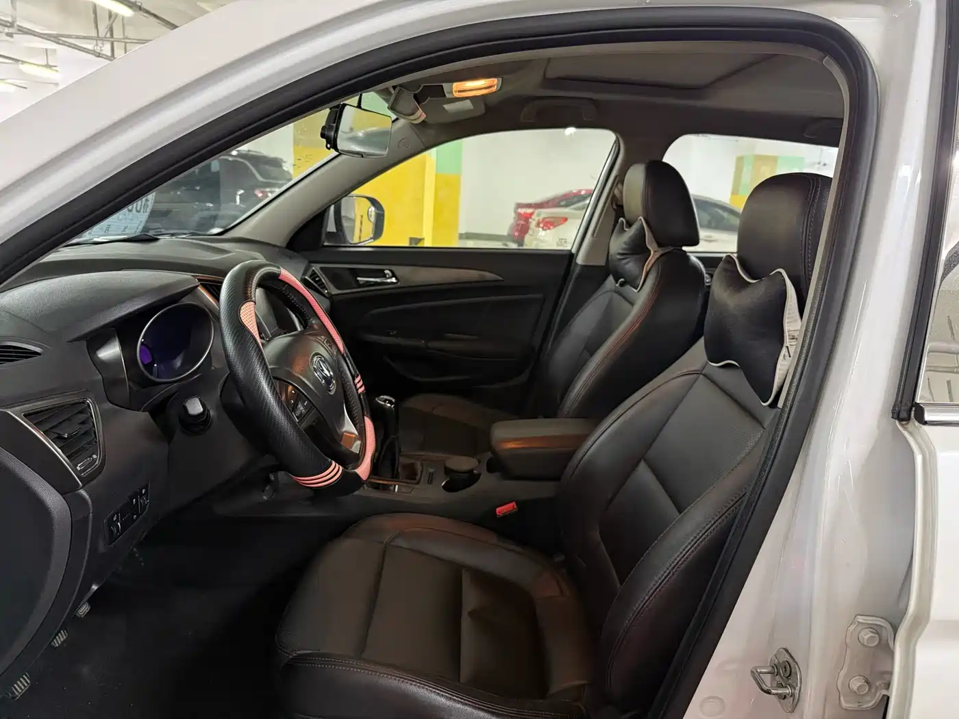 Photo 8 - Changan CS75