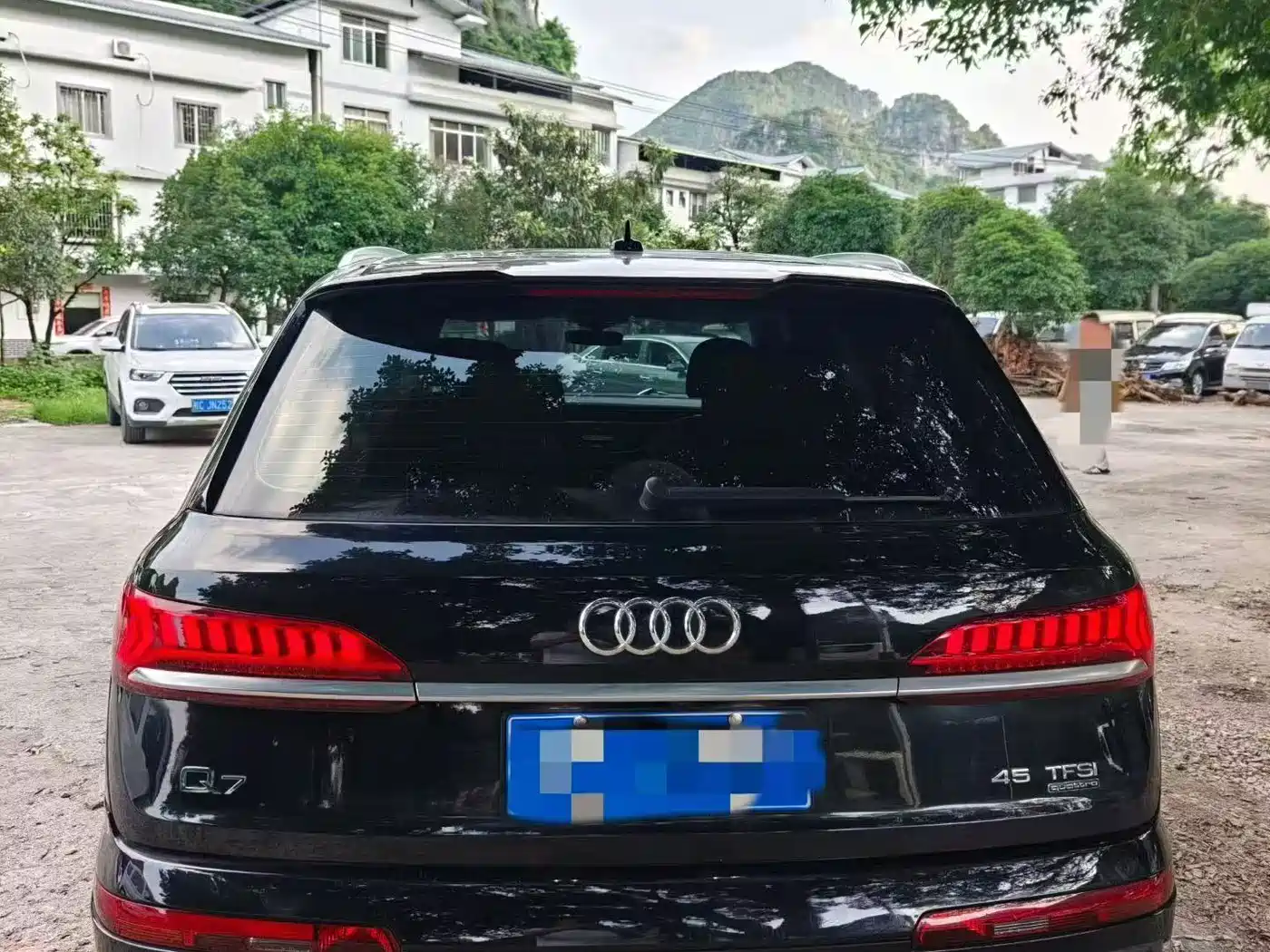 Photo 5 - Audi Q7