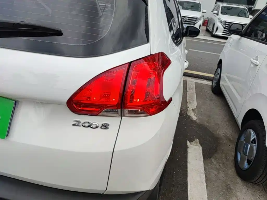 Peugeot 2008 2016 2014 1.6L Automatic Fashion Edition
