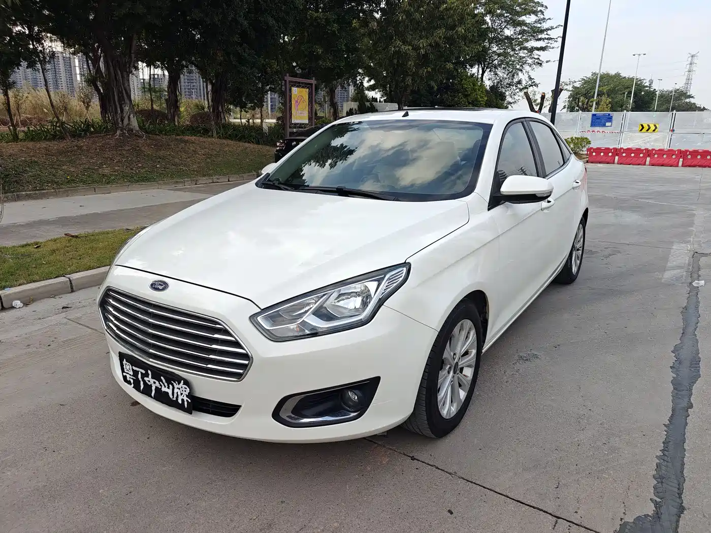 Ford Escort 2015 2015 1.5L Automatic Fashion