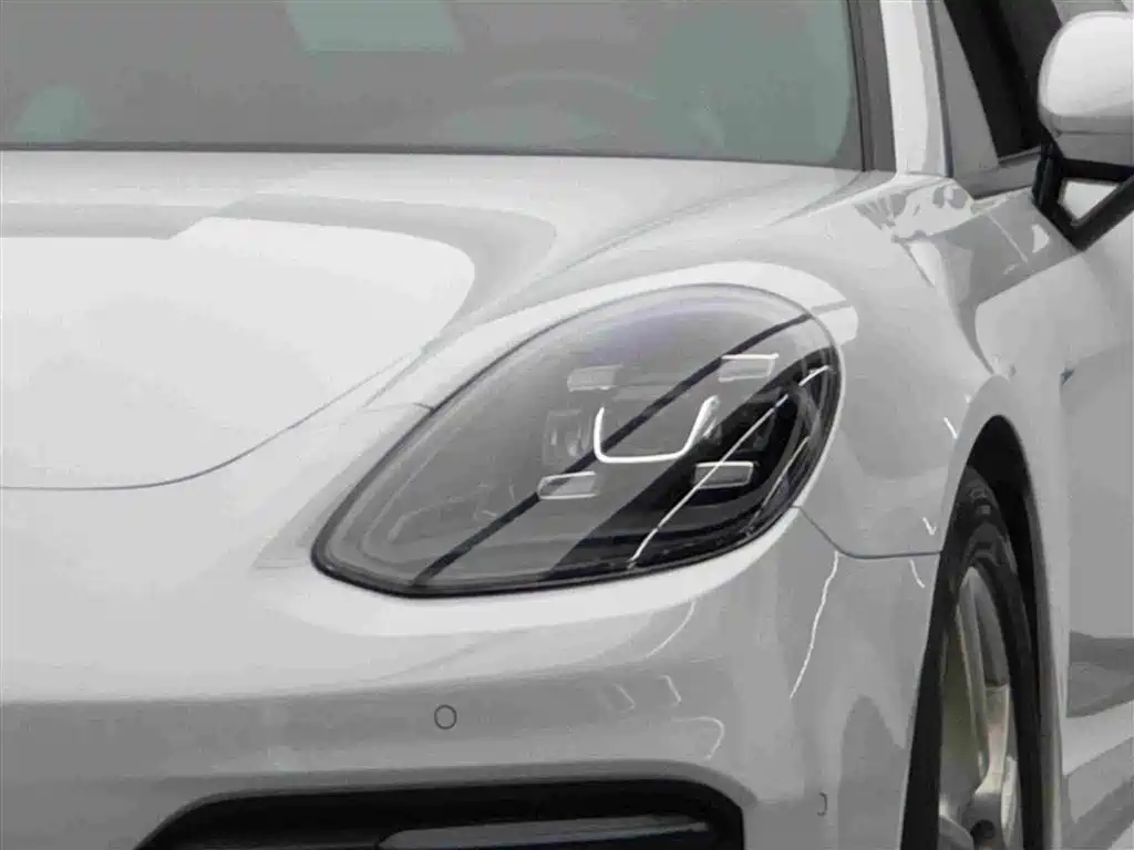 Фото 3 - Porsche Panamera