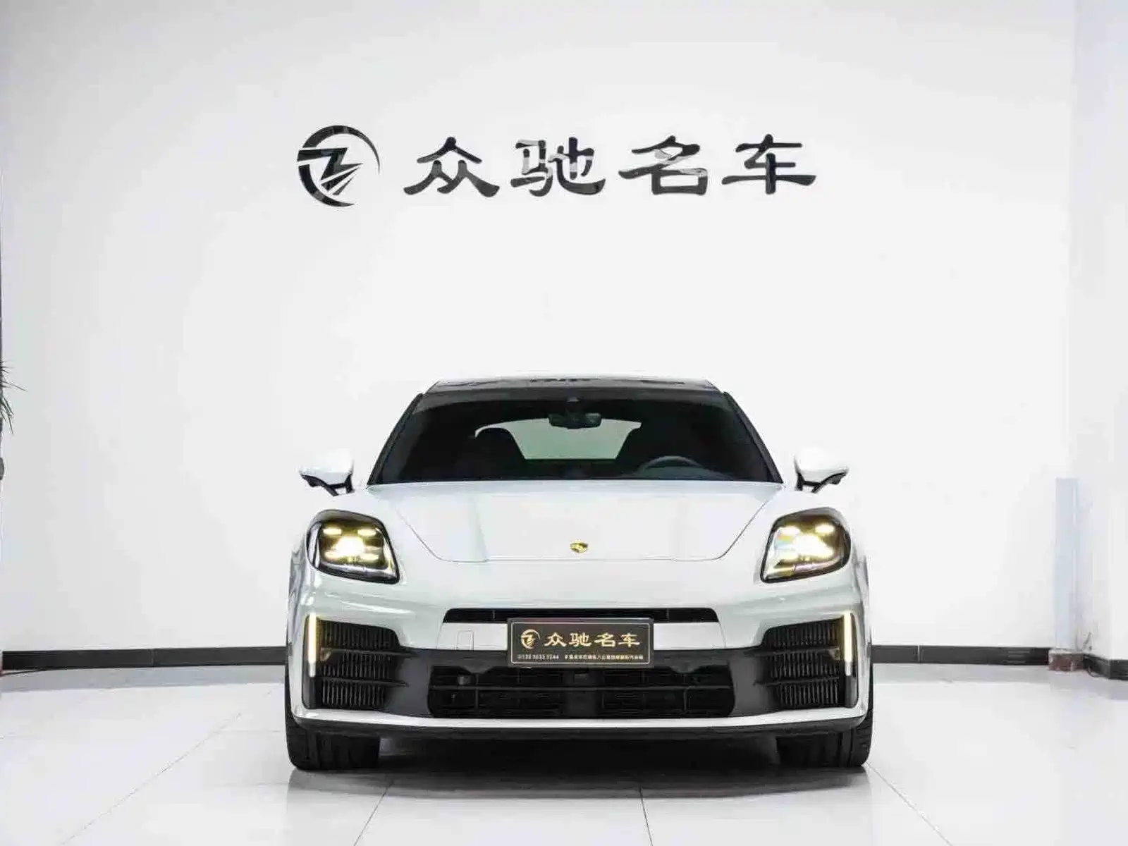 Photo 2 - Porsche Panamera