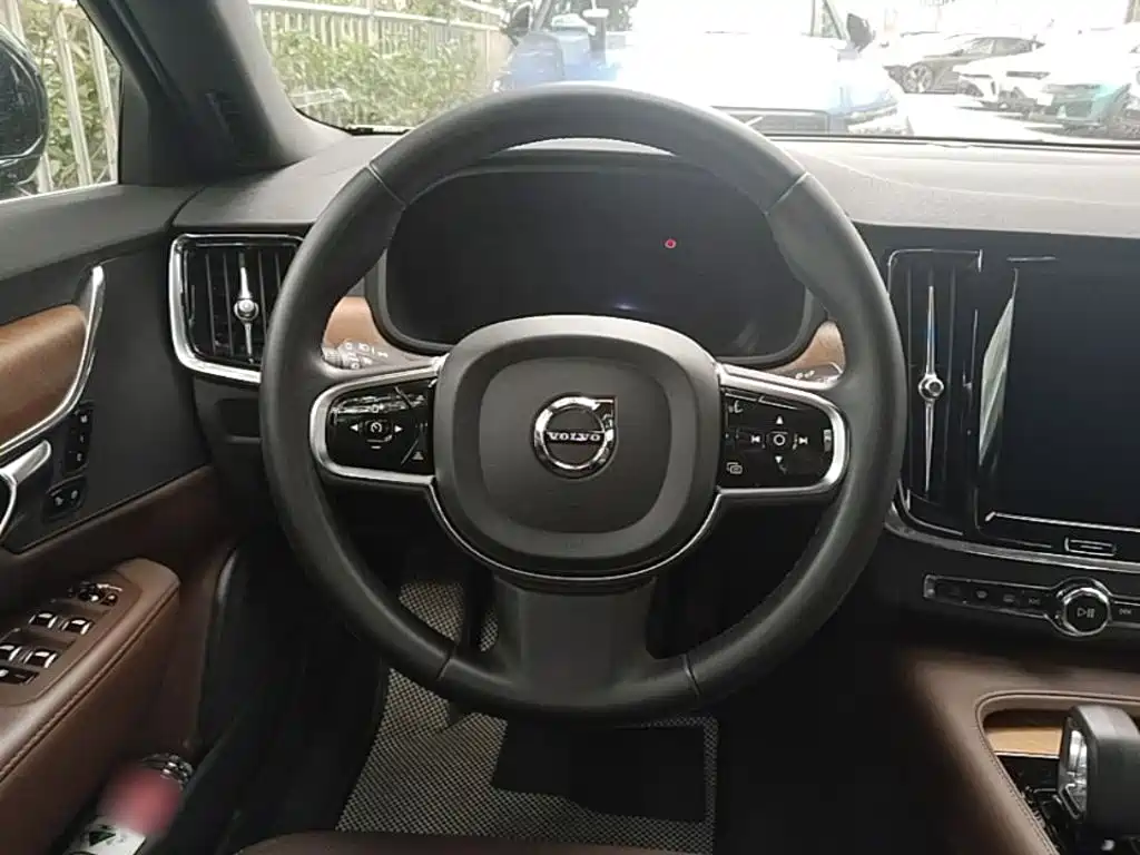 Volvo S90 2025 2024 B5 Momentum Luxury Edition