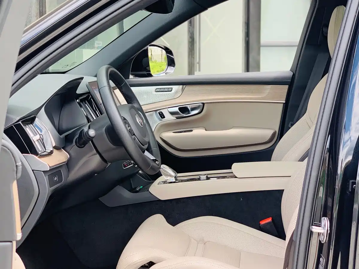 Volvo XC90 2025 2025 Facelift B6 Smart Elegance Luxury 6-seater