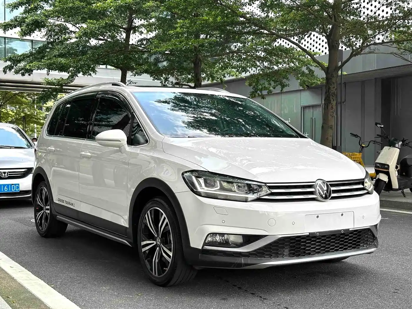 Volkswagen Touran 2021 2021 Touran L 280TSI DSG Cross Edition 7-seater