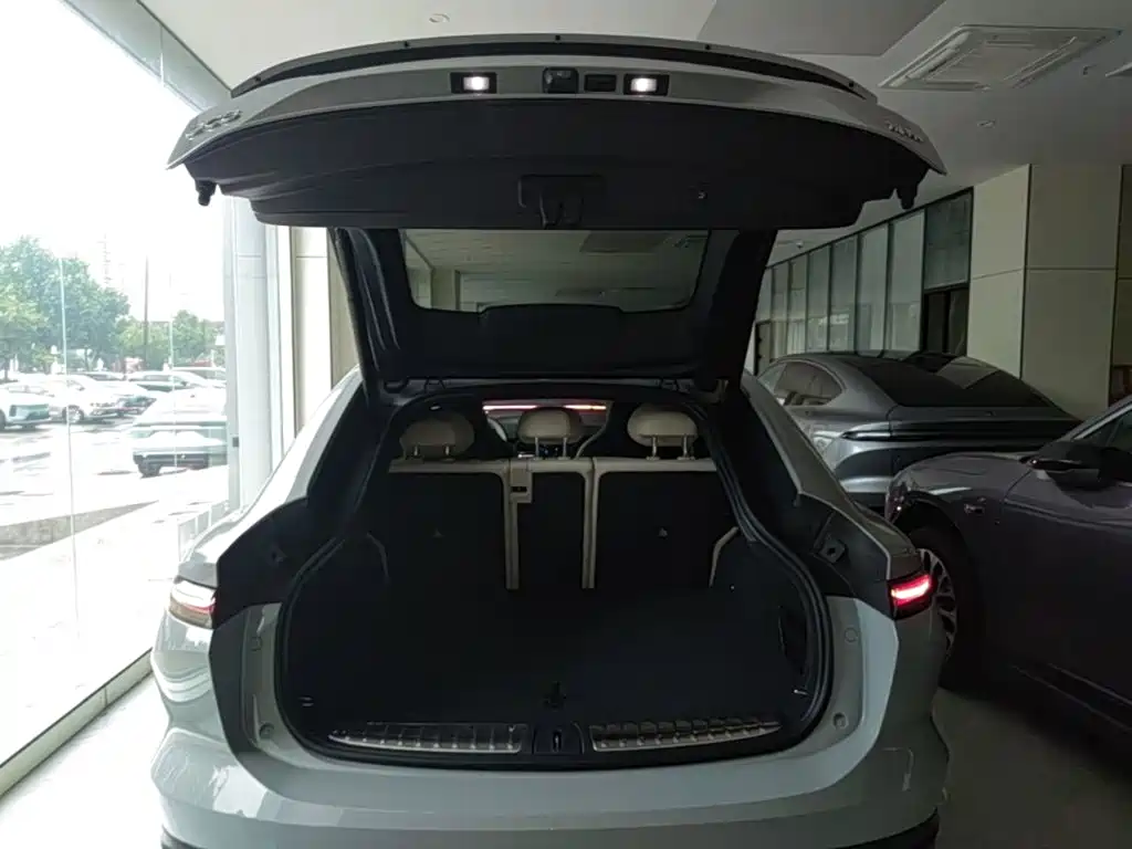 Photo 19 - NIO EC6