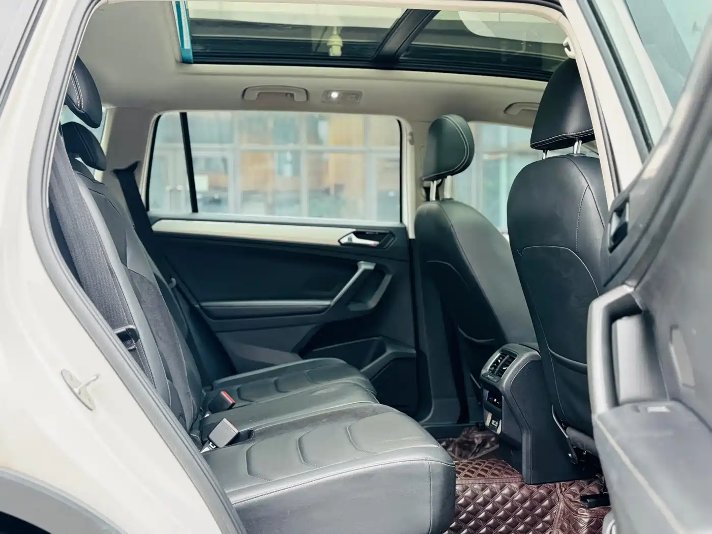 Volkswagen Tiguan L 2017 330TSI Automatic 2WD Luxury Edition фото 14