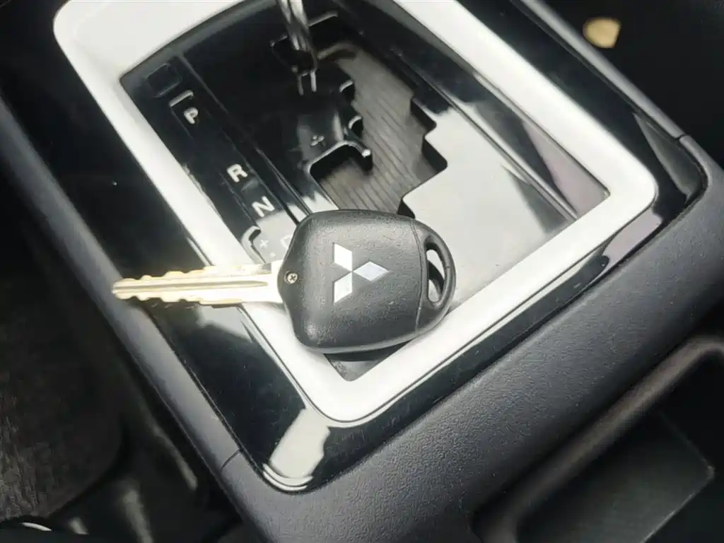 Mitsubishi Lancer EX 2016 1.8L CVT Black & White Replica фото 9