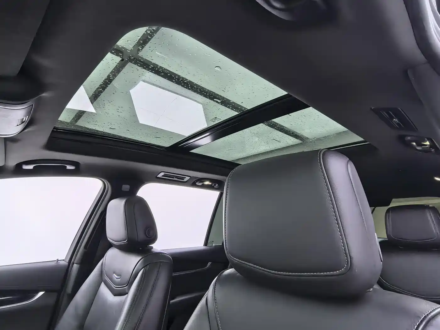 Photo 21 - Cadillac XT6
