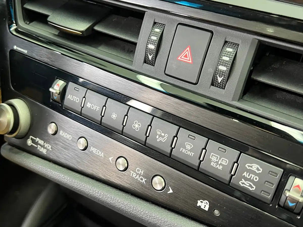 Lexus ES 2023 260 Excellence фото 32