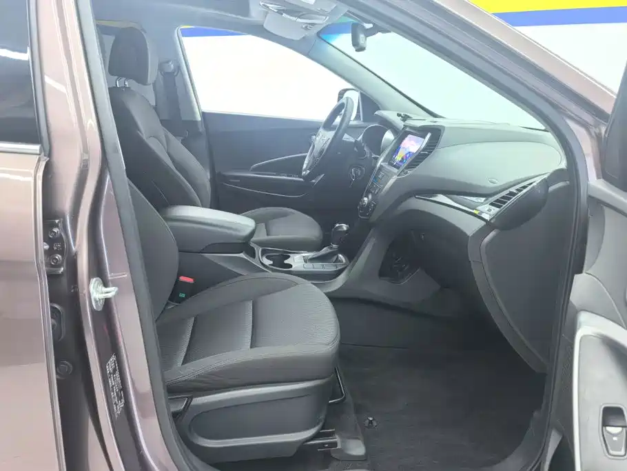 Hyundai Santa Fe 2014 2013 Model 2.4L Automatic 2WD Comfort