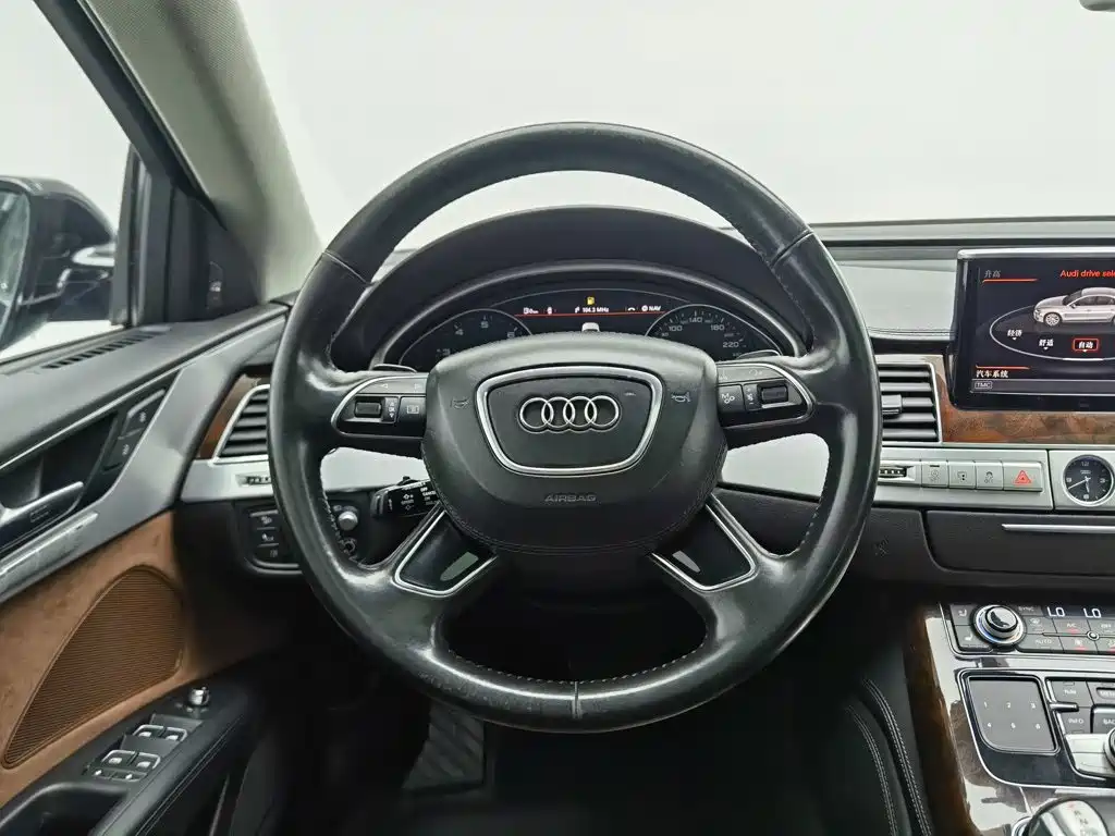 Photo 11 - Audi A8