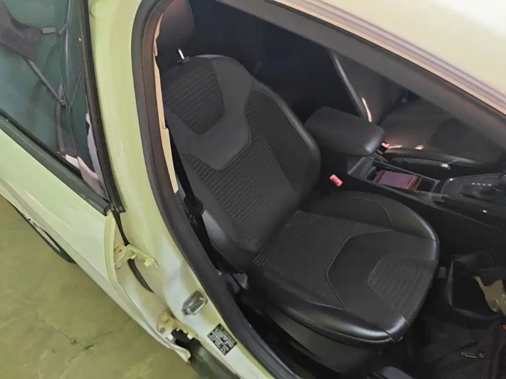 Фото 25 - Ford Focus