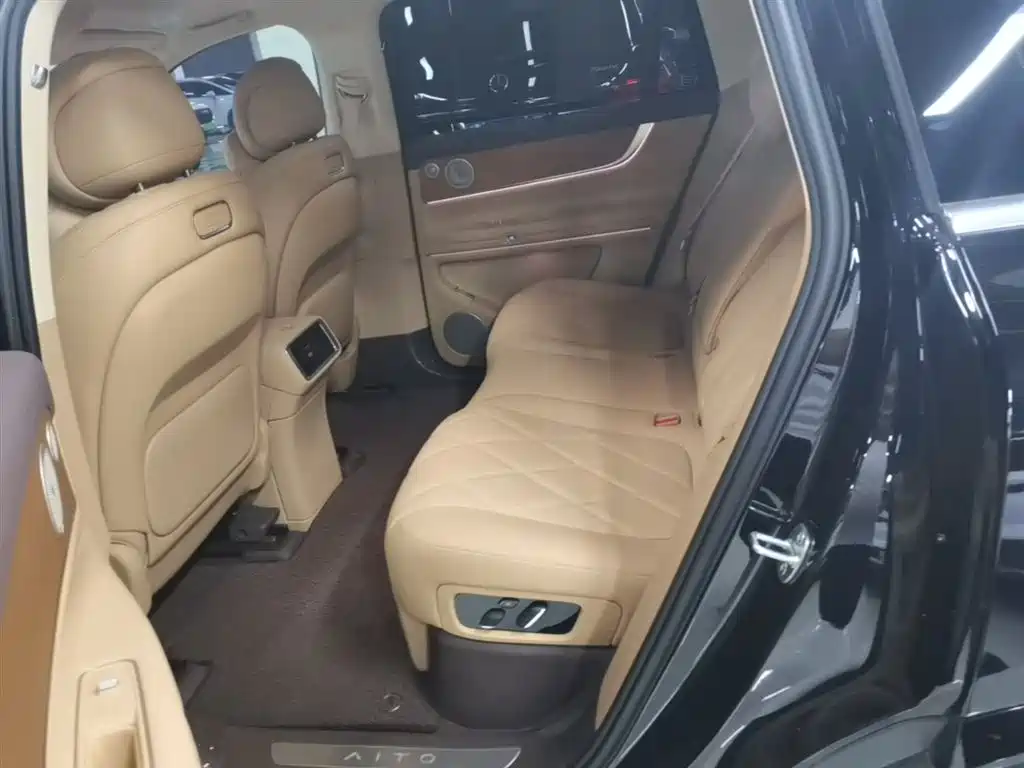 AITO Wenjie AITO M9 2025 Extended Range Ultra 52kWh 5-Seater фото 17
