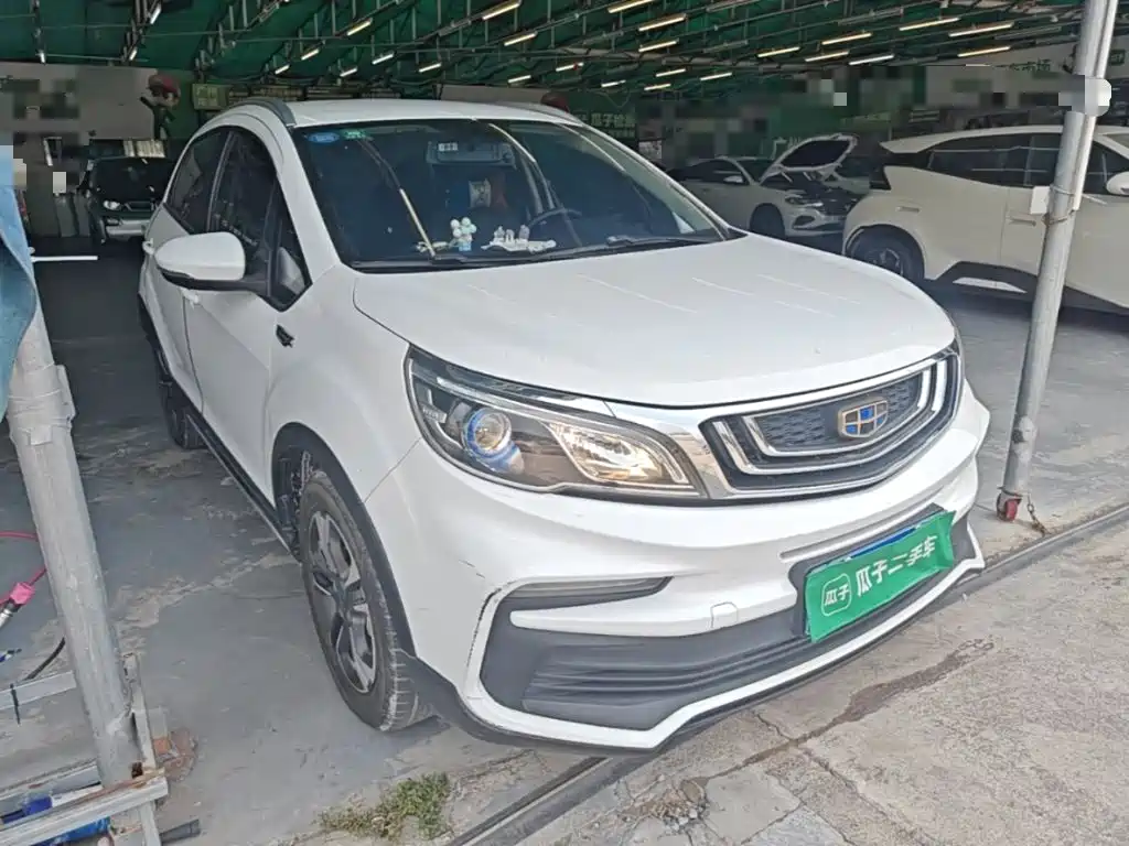 Фото 4 - Geely Vision X3