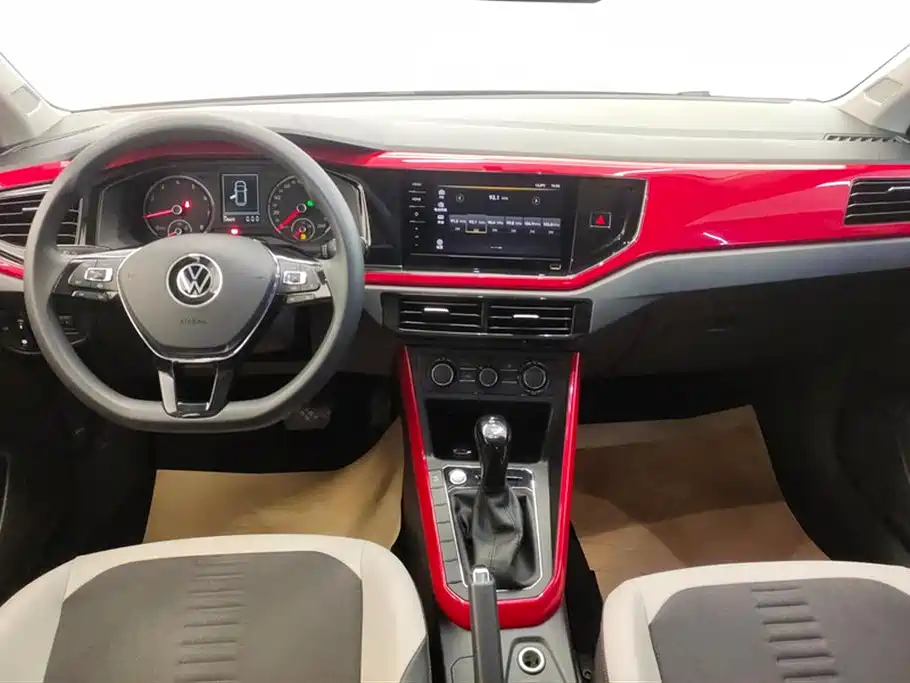 VOLKSWAGEN POLO