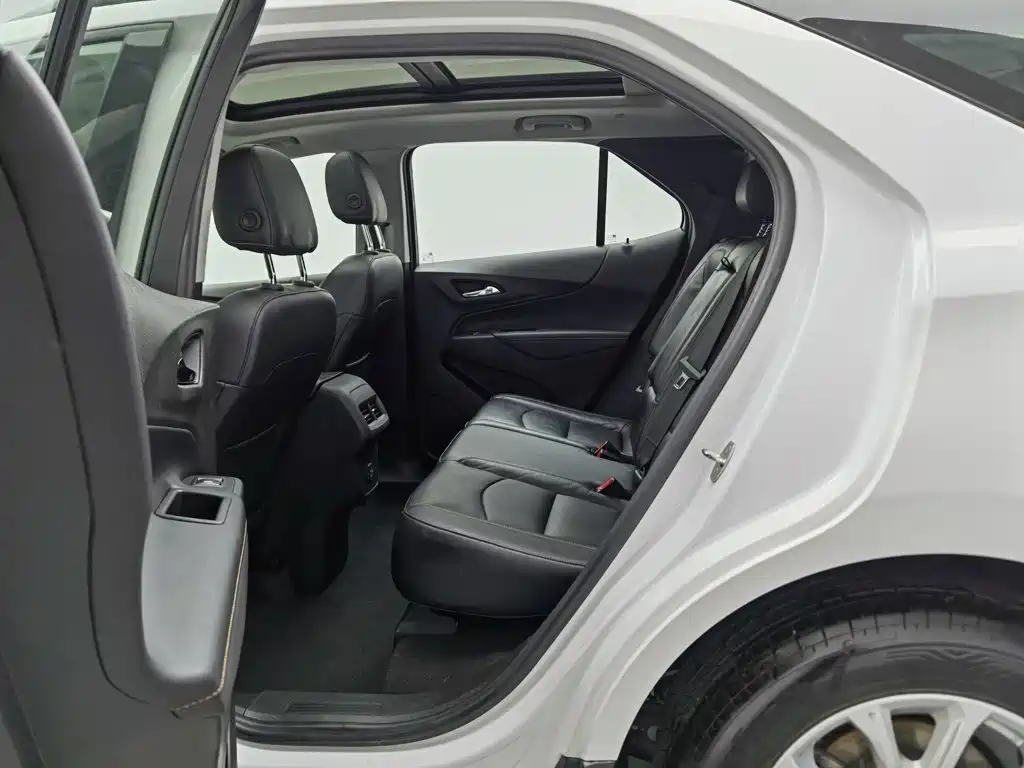 Фото 15 - Chevrolet Equinox