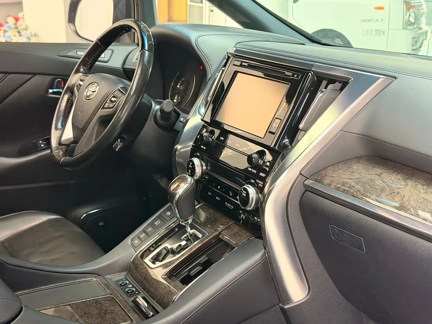 Toyota Alphard 2018 Facelift 3.5L Premium Edition фото 5