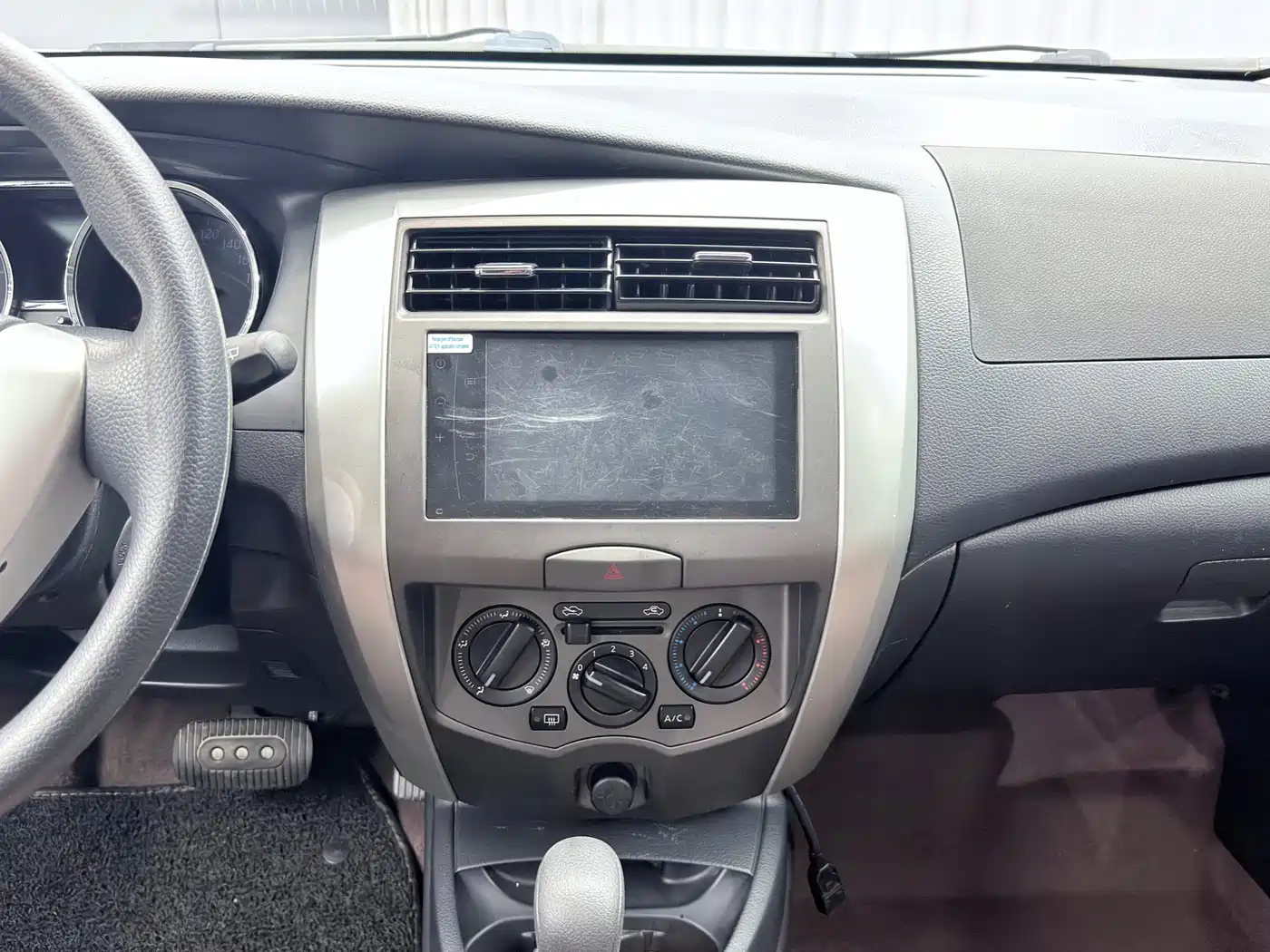 Nissan Livina 2015 2015 Vigorous 1.6XV CVT Luxury Edition