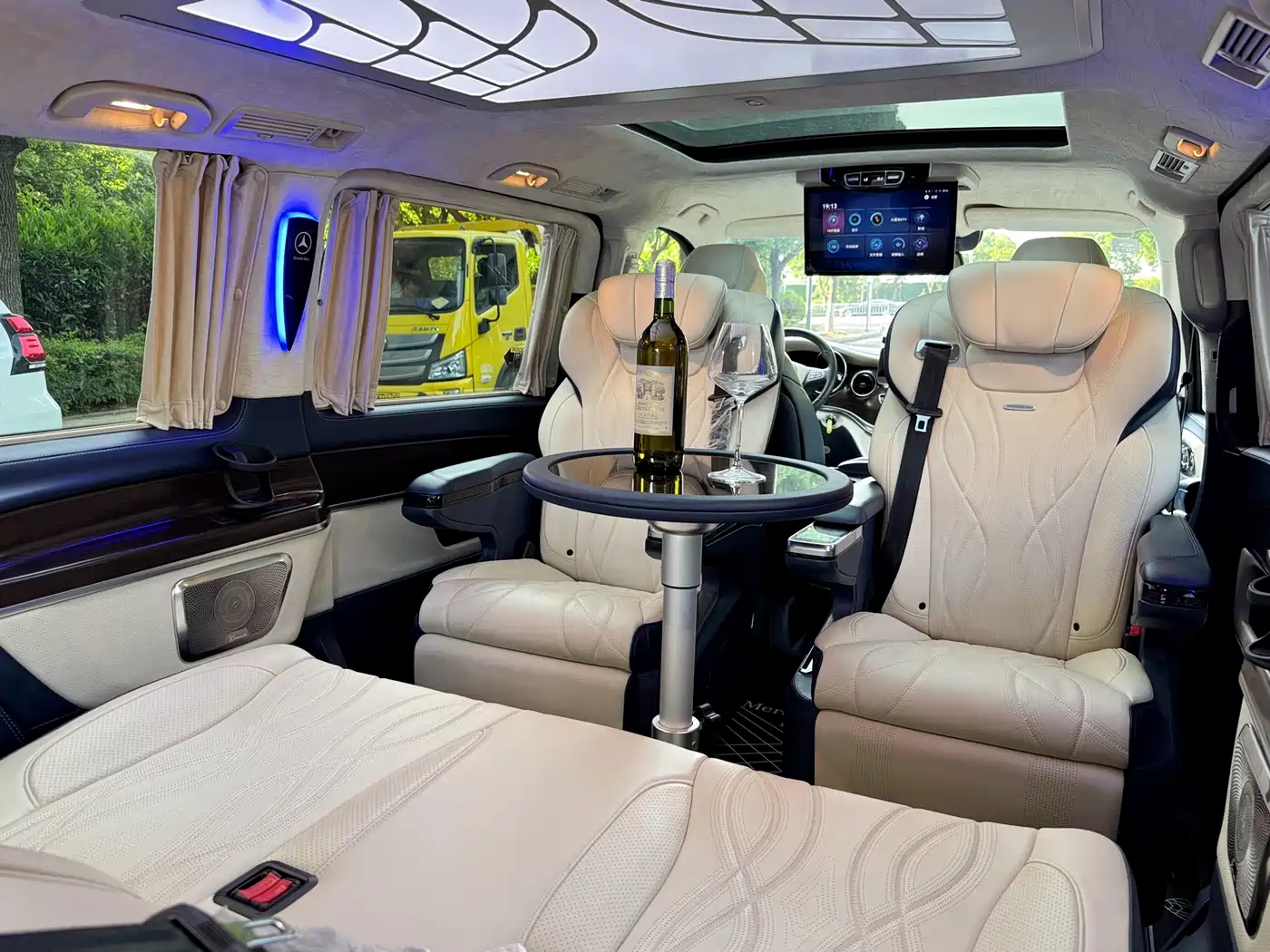 Mercedes-Benz V-Class 2021 V 260 Pilot Edition фото 23