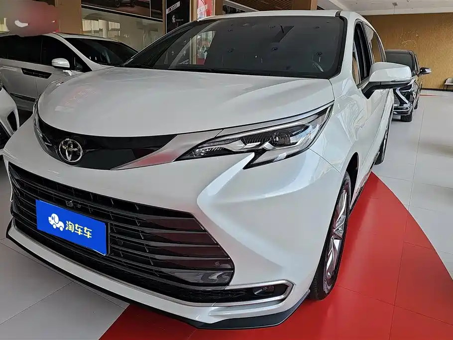 Toyota Sienna 2024 2.5L Hybrid 4WD Premium Edition