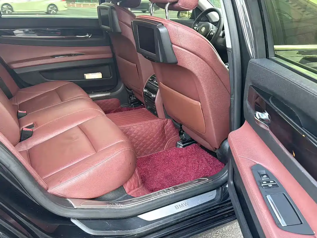 BMW 7 Series 2009 Model 740Li Leading Edition фото 5