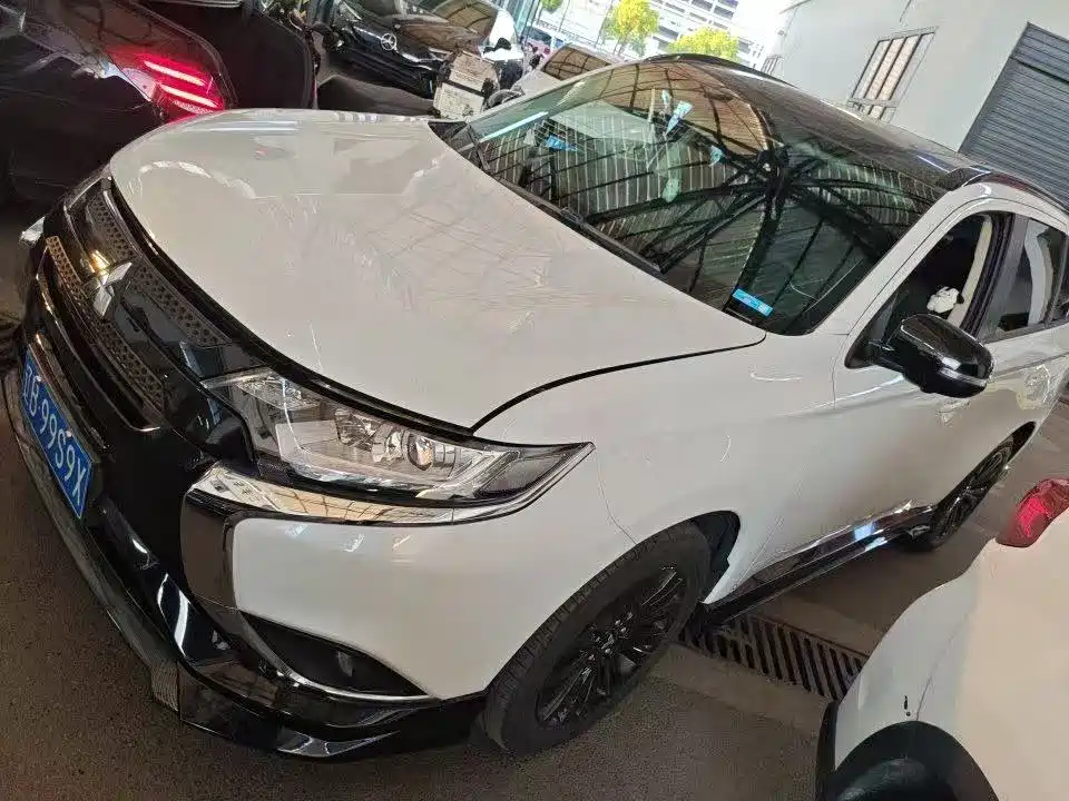 Фото 1 - Mitsubishi Outlander
