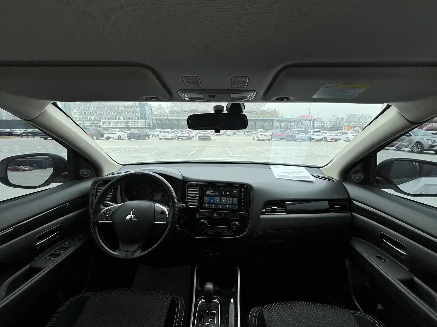 MITSUBISHI OUTLANDER