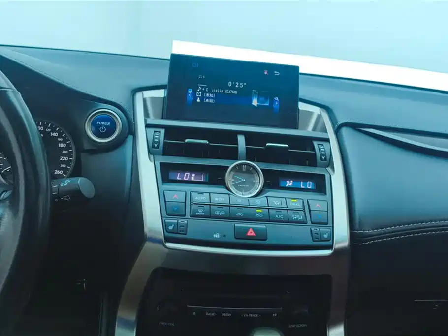 Lexus NX 2015 300h FWD Luxury фото 13