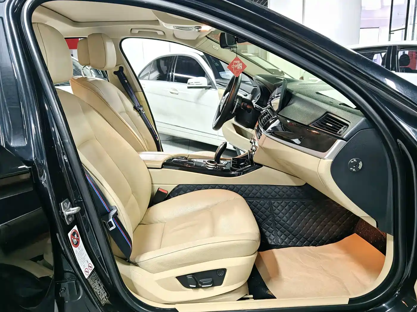 BMW 5 Series 2012 523Li Leadership фото 8