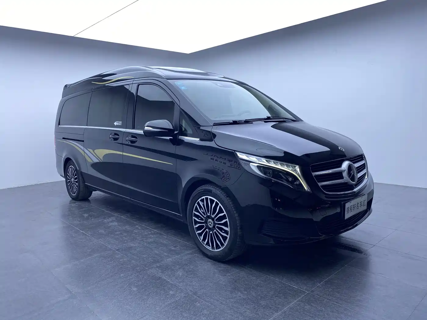 Mercedes-Benz V-Class 2018 V 260 L Premium Long Wheelbase Edition China VI фото 3