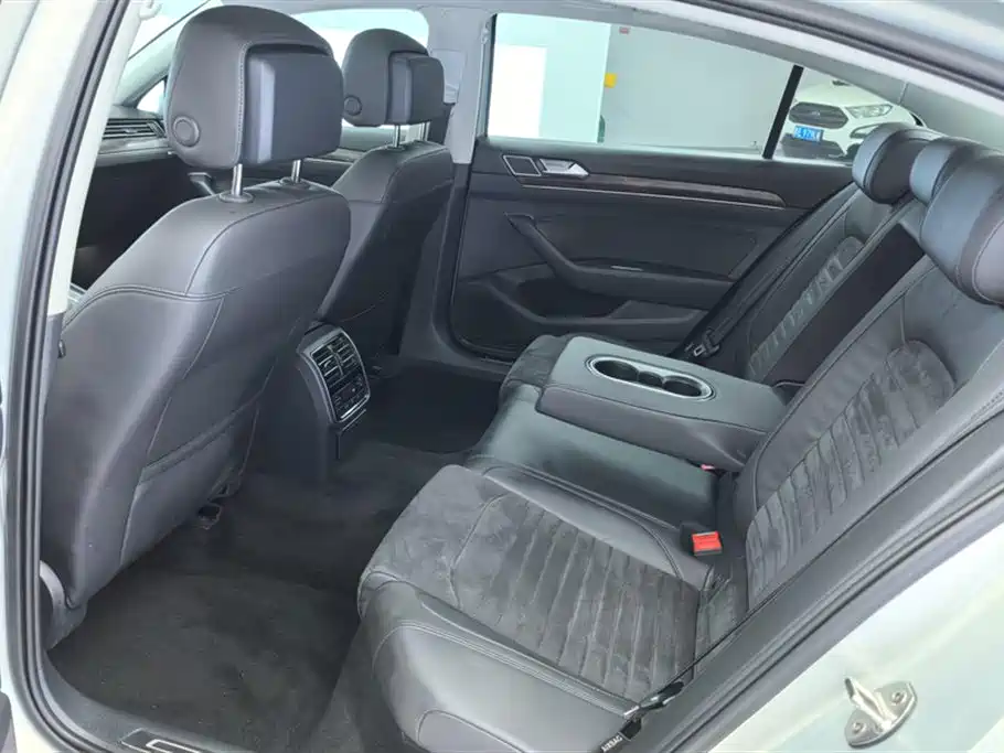 Volkswagen Magotan 2018 330TSI DSG Luxury фото 11
