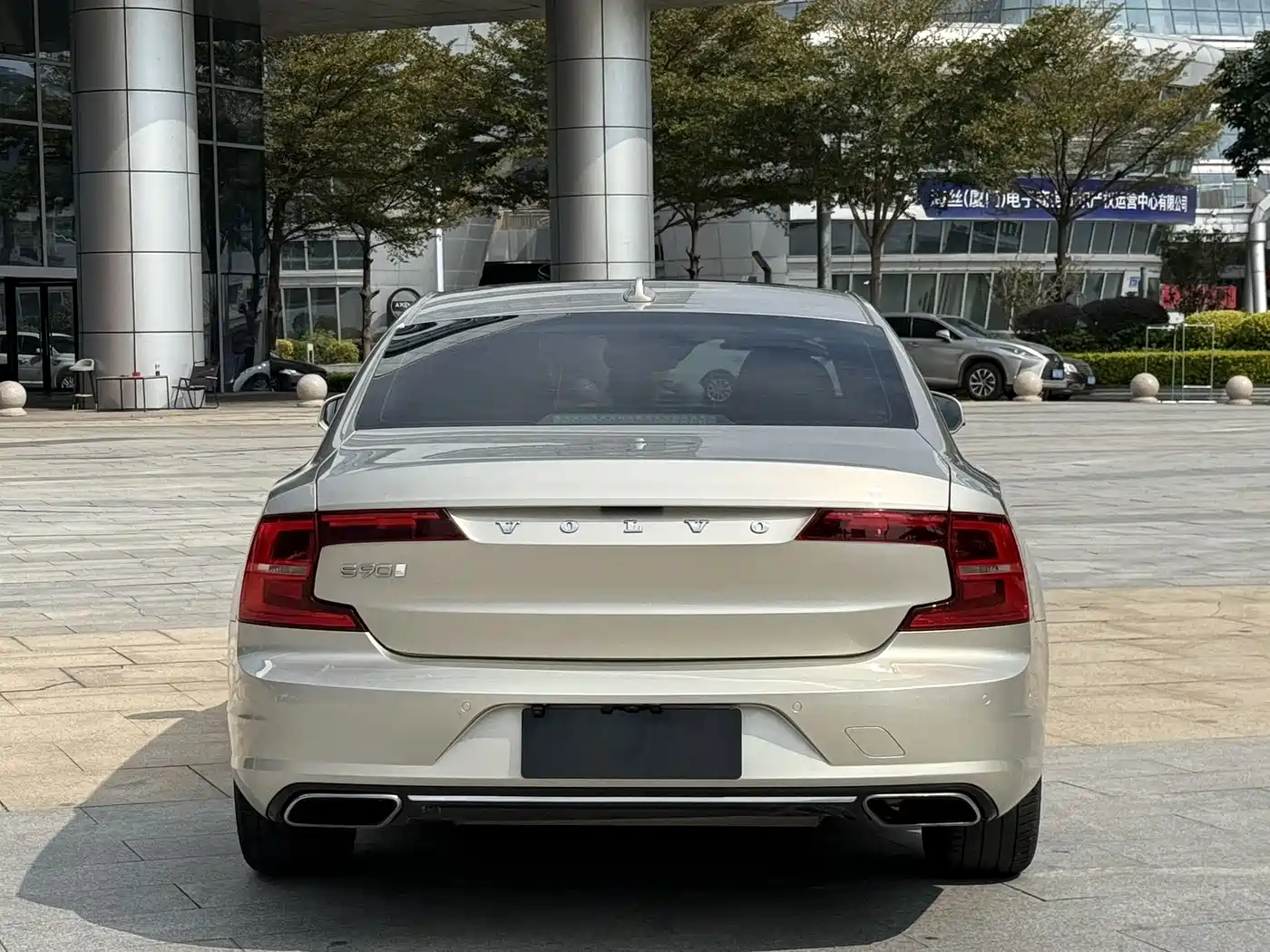 Фото 13 - Volvo S90