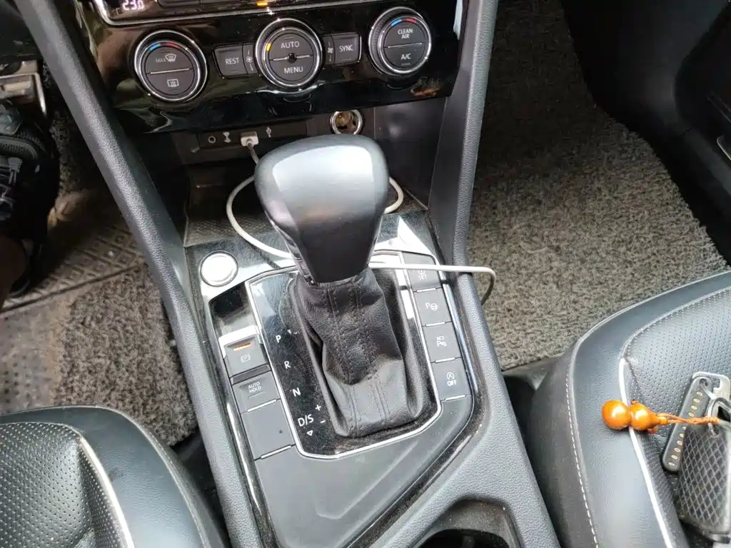 Photo 10 - Volkswagen Tiguan L