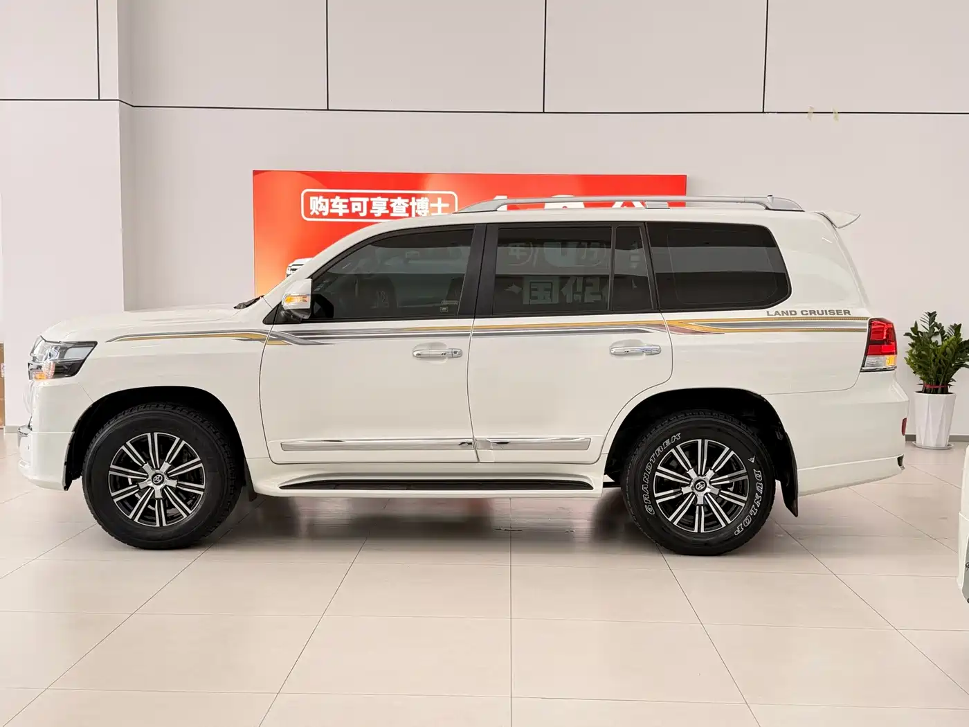 Toyota Land Cruiser (Import) 2015 4.0L V6 Middle East Low Configuration Edition фото 10