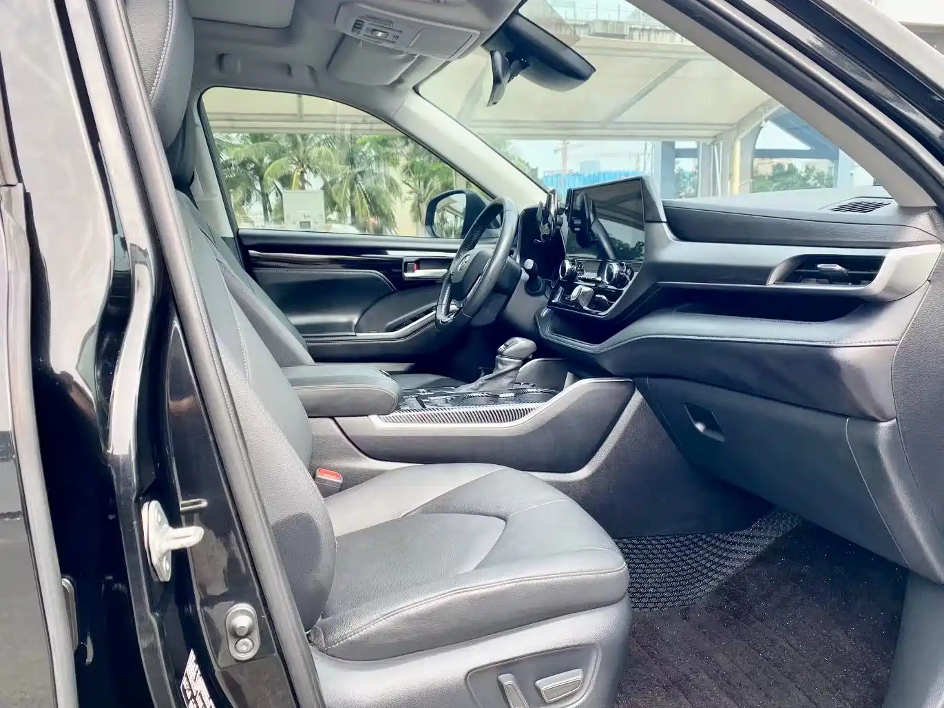 Toyota Highlander 2022 Model Dual Engine 2.5L 4WD Premium Edition 7-Seater фото 7