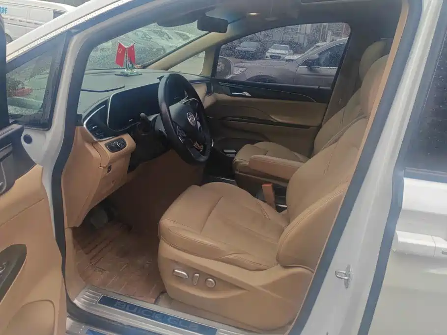 Фото 9 - Buick GL8