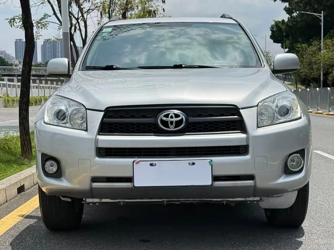 Photo 2 - Toyota RAV4 Rongfang