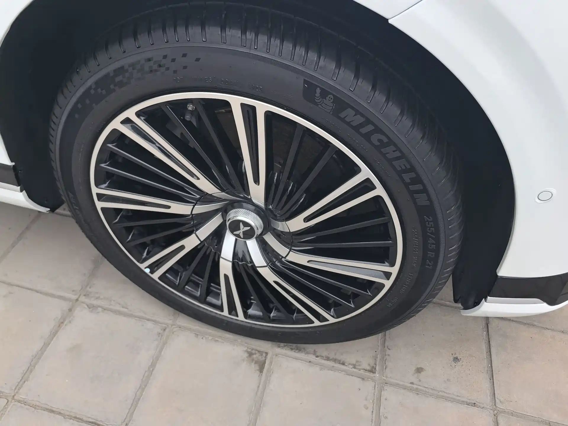 Фото 4 - XPeng G9