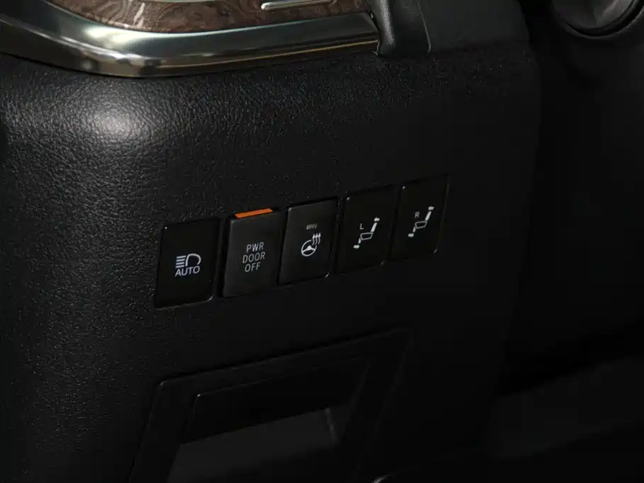 Toyota Alphard 2021 Hybrid 2.5L Premium фото 23