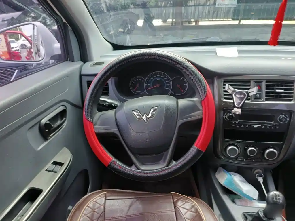 Wuling Motors Wuling Rongguang V 2015 2015 1.2L Basic