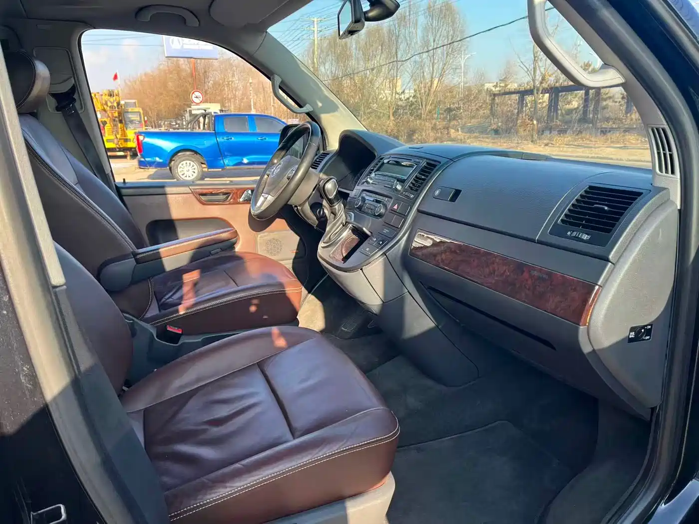 Volkswagen Multivan 2012 2.0TSI 2WD Luxury Edition фото 4