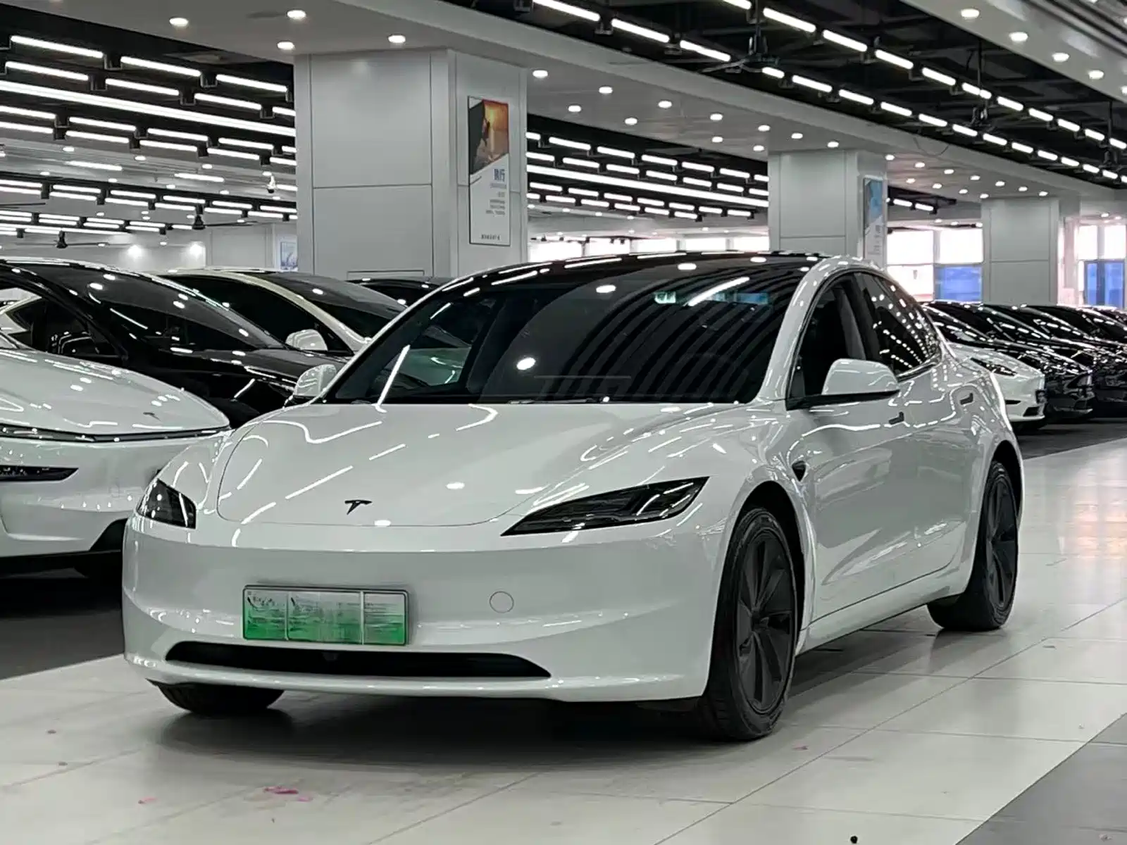 Фото 1 - Tesla Model 3